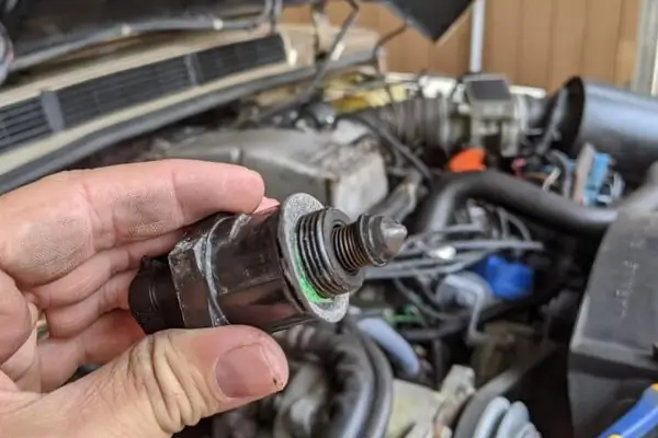 علت لرزش خودرو در دور پایین موتور چیست؟